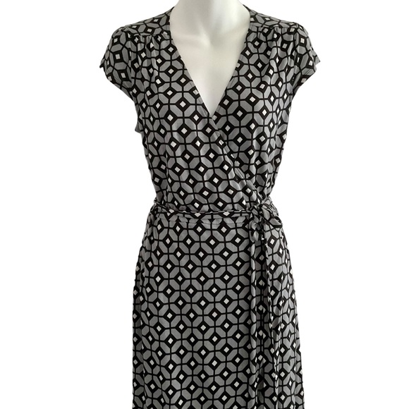 Old Navy | Cap Sleeve Wrap Dress - Picture 3 of 12